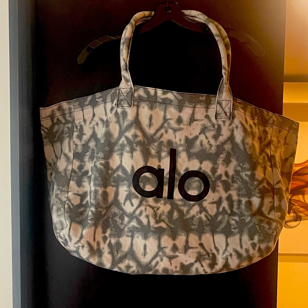ALO Oversized Shopper Tote